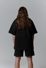 Načíst obrázek do prohlížeče Galerie, Heavyweight Black t-shirt - &quot;So close studio&quot;

